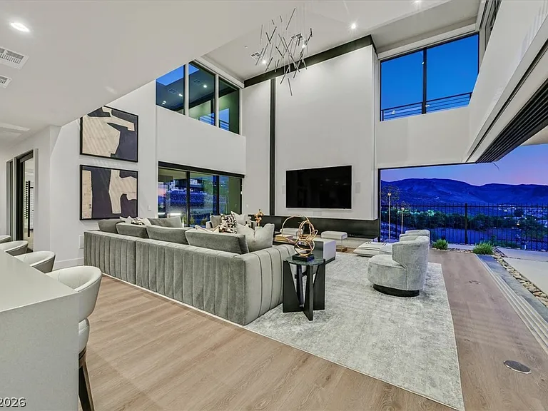 807 Magnum Cliff Ct — Photo 11