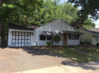 54 Grove Ave, Rochelle Park, NJ 07662