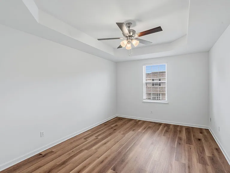 1713-1715 Louise Cir — Photo 33