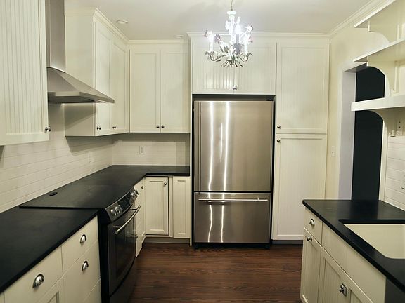 2nd image of 4220 Longfellow St