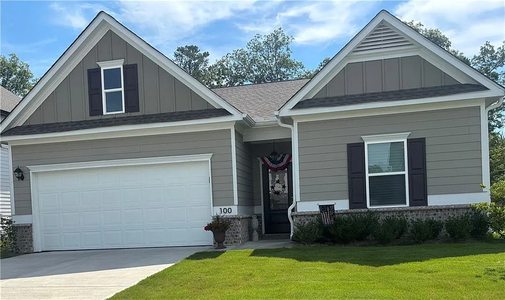 100 Royal Oak Dr NE photo 1