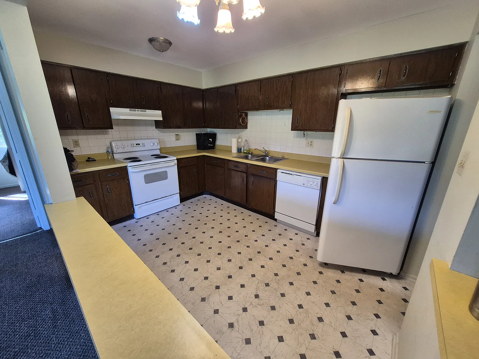 3 bed, 1100 sqft, $1,300 — Photo 4