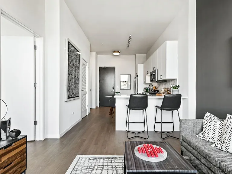 Logan Apartments — Photo 46