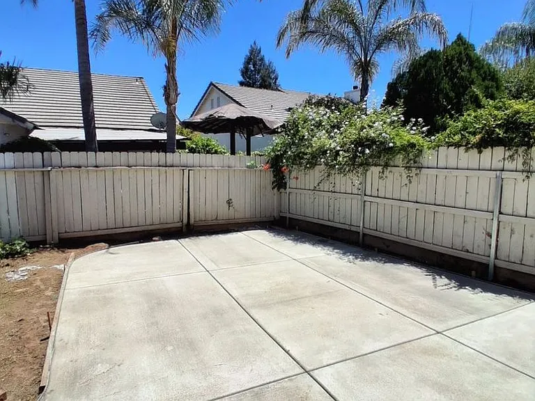 10374 N Sierra Vista Ave — Photo 23