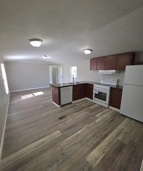 900 Kathleen Dr #28 — Photo 2