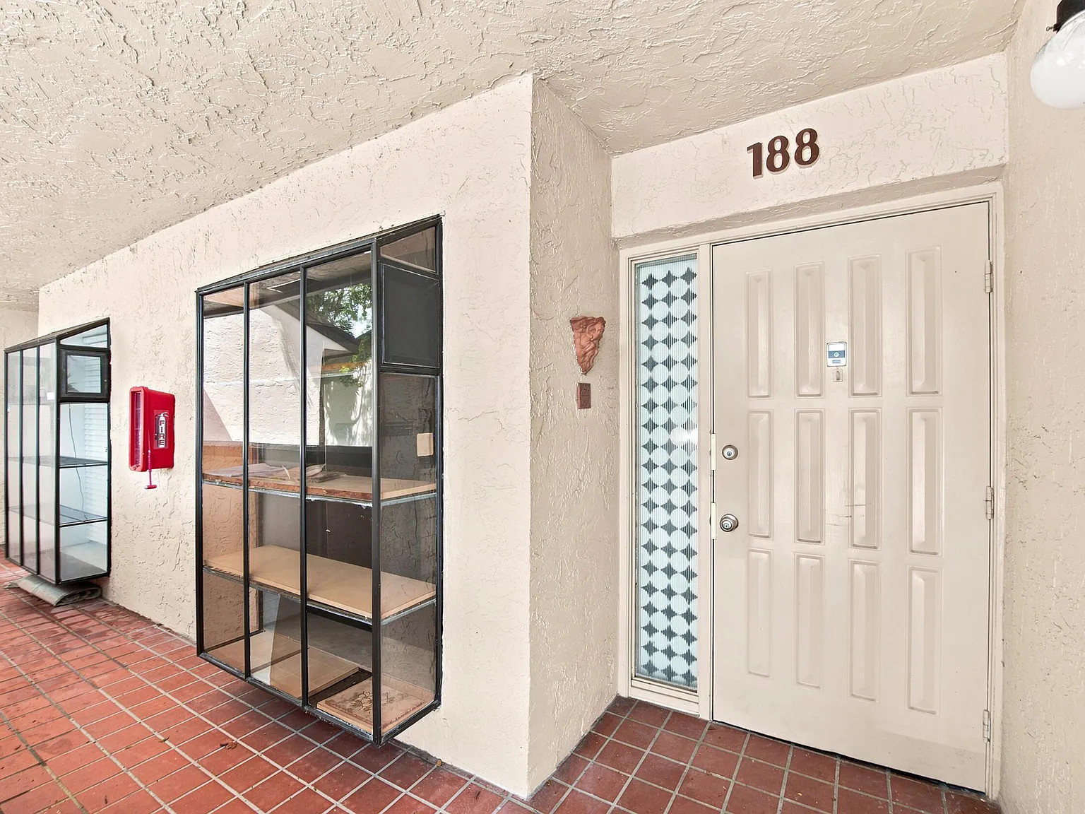 2 bed, 2.0 bath, 1100 sqft, $2,500 — Photo 3