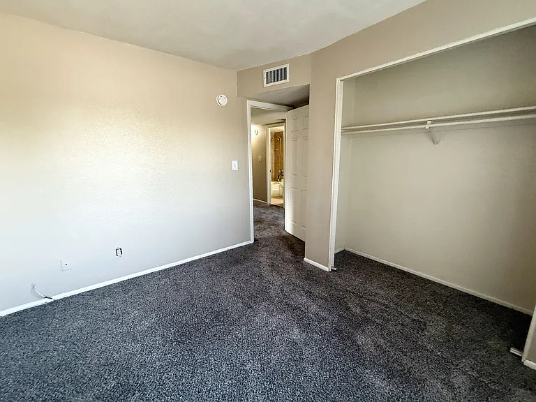 5244 W Lynwood St — Photo 17