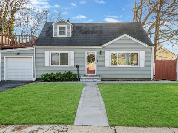 92 W Smith Street, Amityville, NY 11701