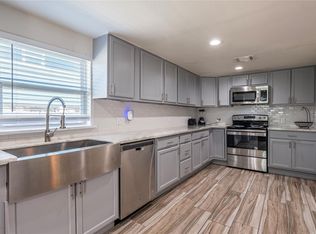 909 32nd St, Galveston, TX 77550