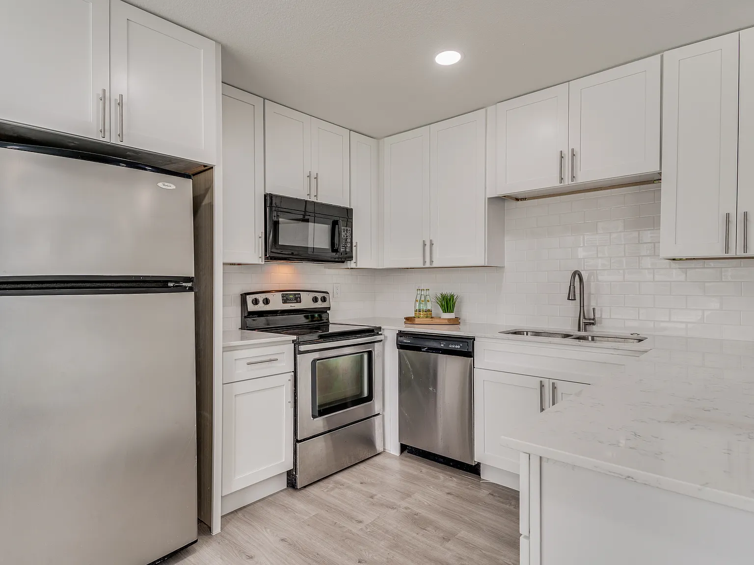 2 bed, 825 sqft, $1,435 — Photo 2