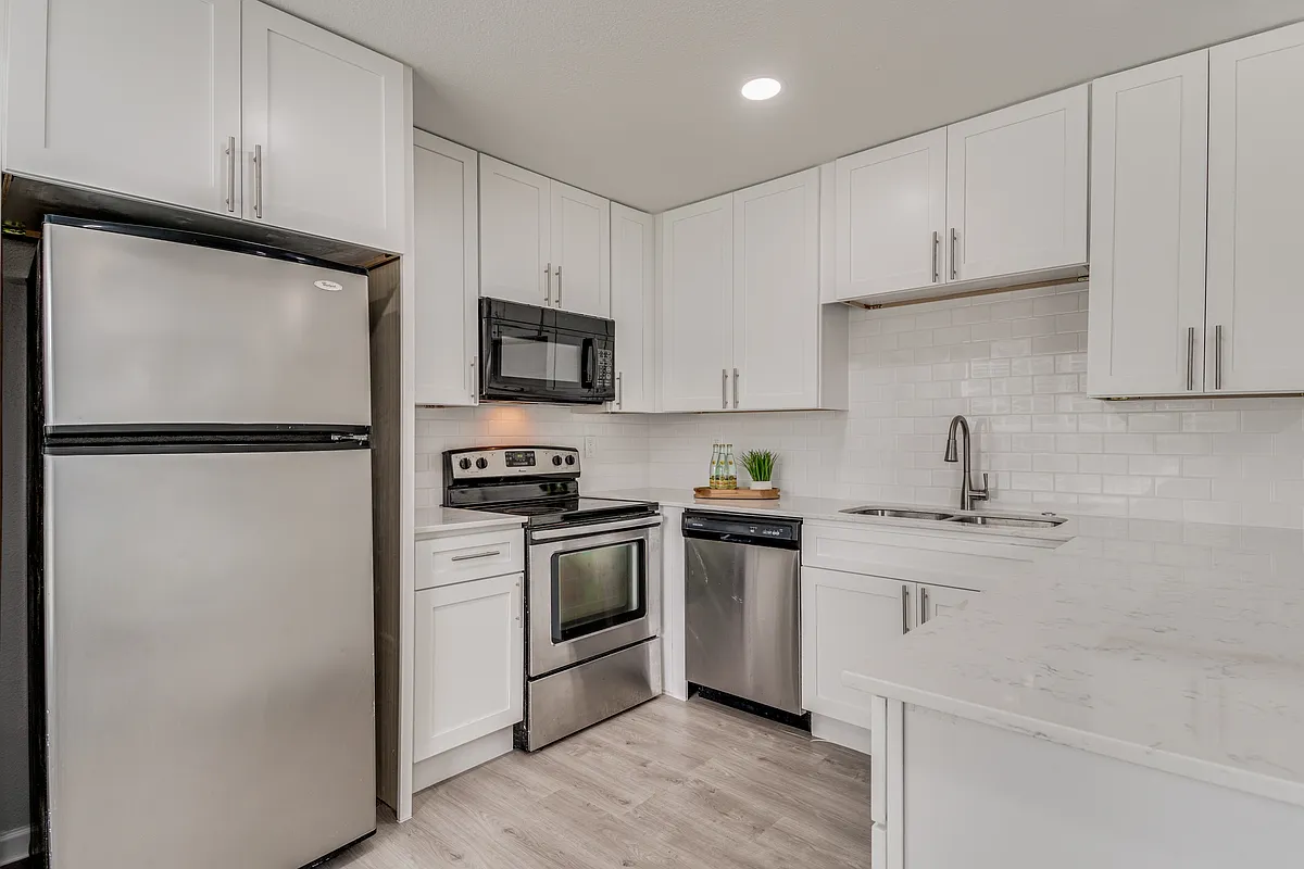 Building Photo - 5444 Gaston Ave #102