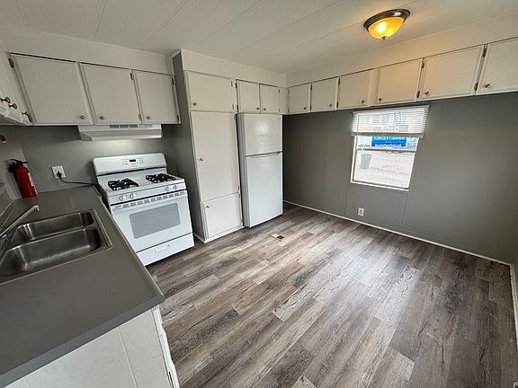 3rd image of 41275 Old Michigan Ave Trailer 903