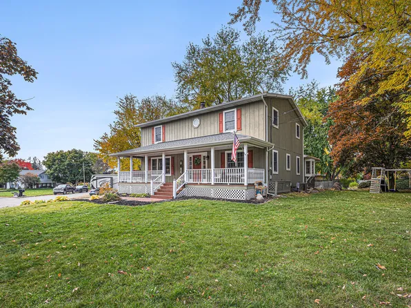 429 S Chippewa Dr, Fremont, MI 49412