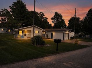 1876 N Ridge Rd, Mears, MI 49436