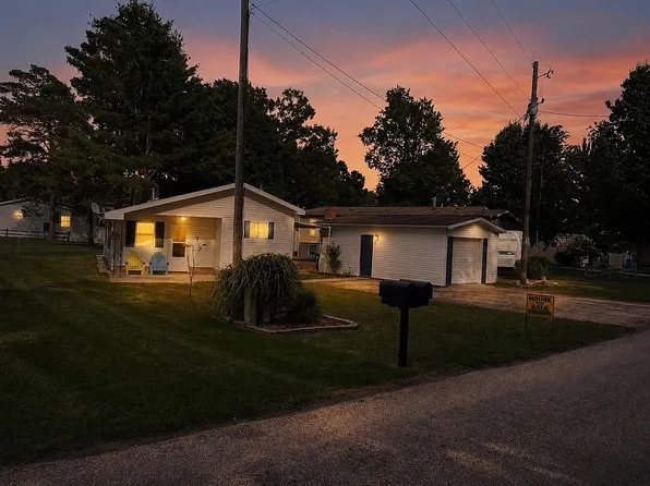 1876 N Ridge Rd, Mears, MI 49436
