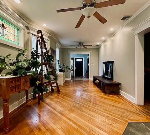 3rd image of 303 Davis Ave