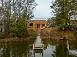 1042 S Glebe Rd, Montross, VA 22520