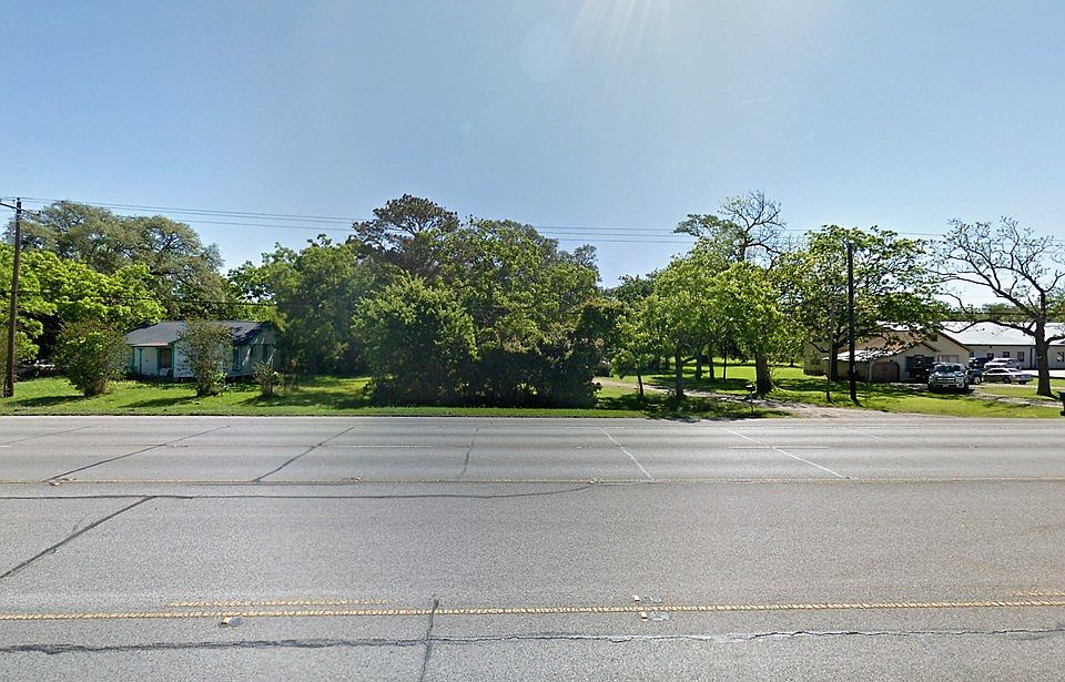 2nd image of 1161 N Highway 288b