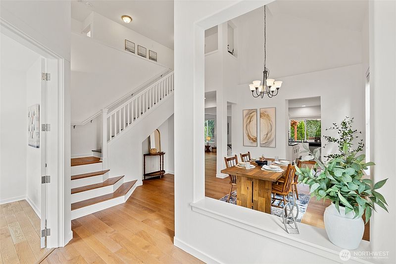 2nd image of 254 Elma Court NE