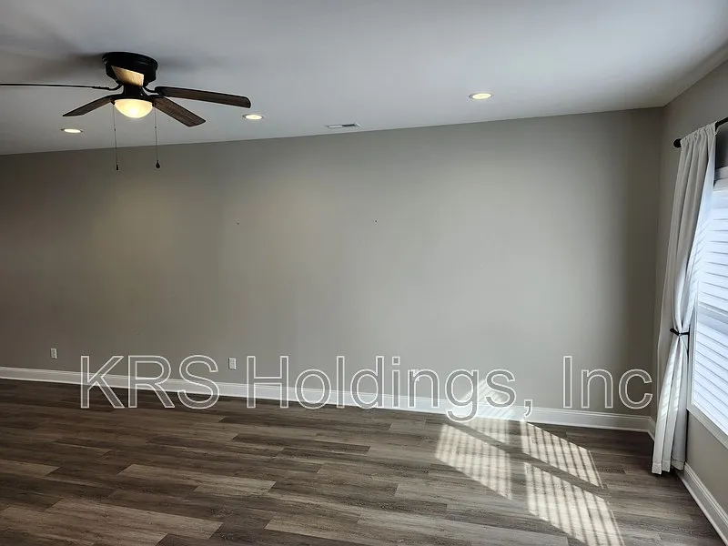 3 bed, 2.5 bath, 1490 sqft, $1,995 — Photo 2