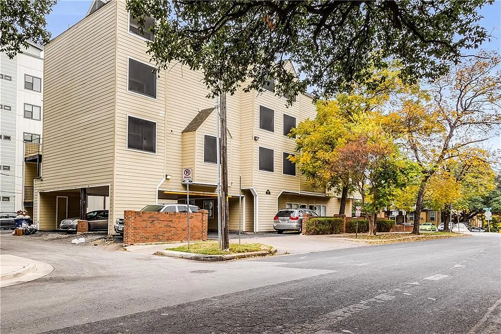 Photo 1 of 24 - 2510 San Gabriel St #305 - Austin, TX Primary Photo - 2510 San Gabriel St #305