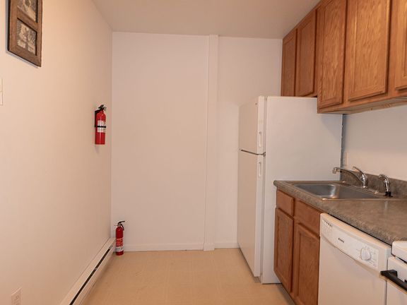 5th image of 2209 Oakwood Dr APT 1