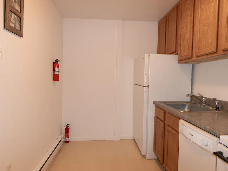 2209 Oakwood Dr — Photo 10