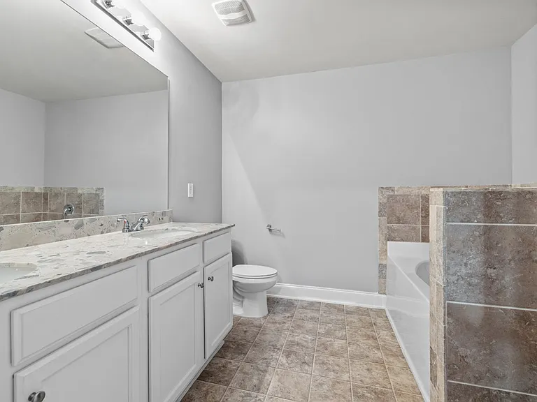 2570 Castellan Dr — Photo 29