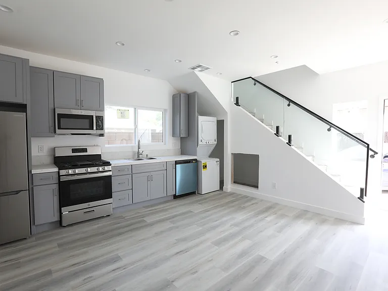 116 N Heliotrope Ave #A — Photo 1