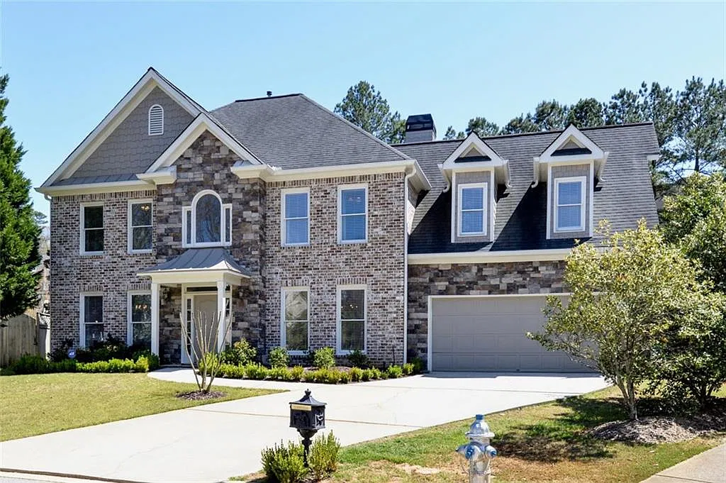 4 bed, 2.5 bath, 3361 sqft, $5,400 — Photo 2