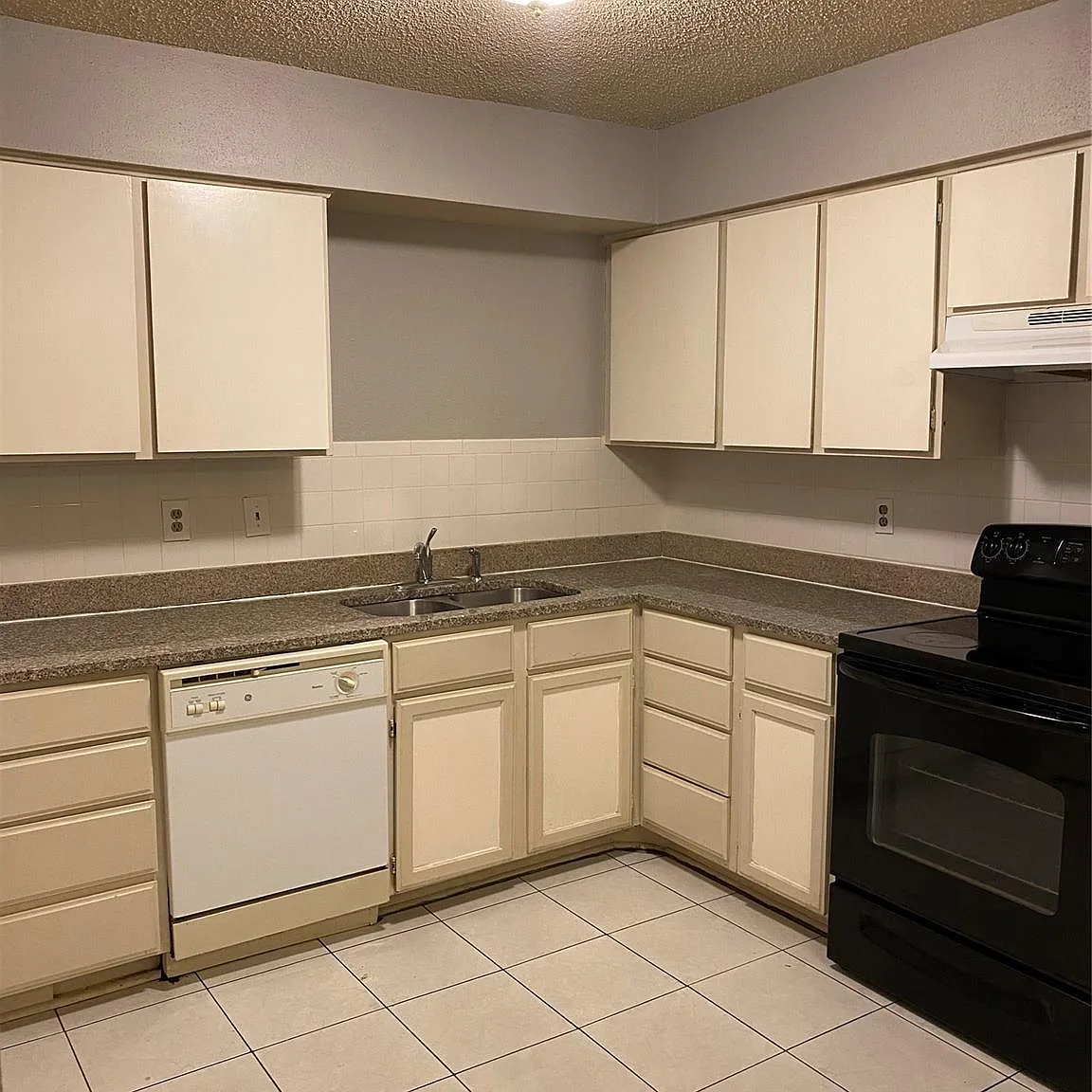 3 bed, 2.5 bath, 1300 sqft, $1,395 — Photo 2