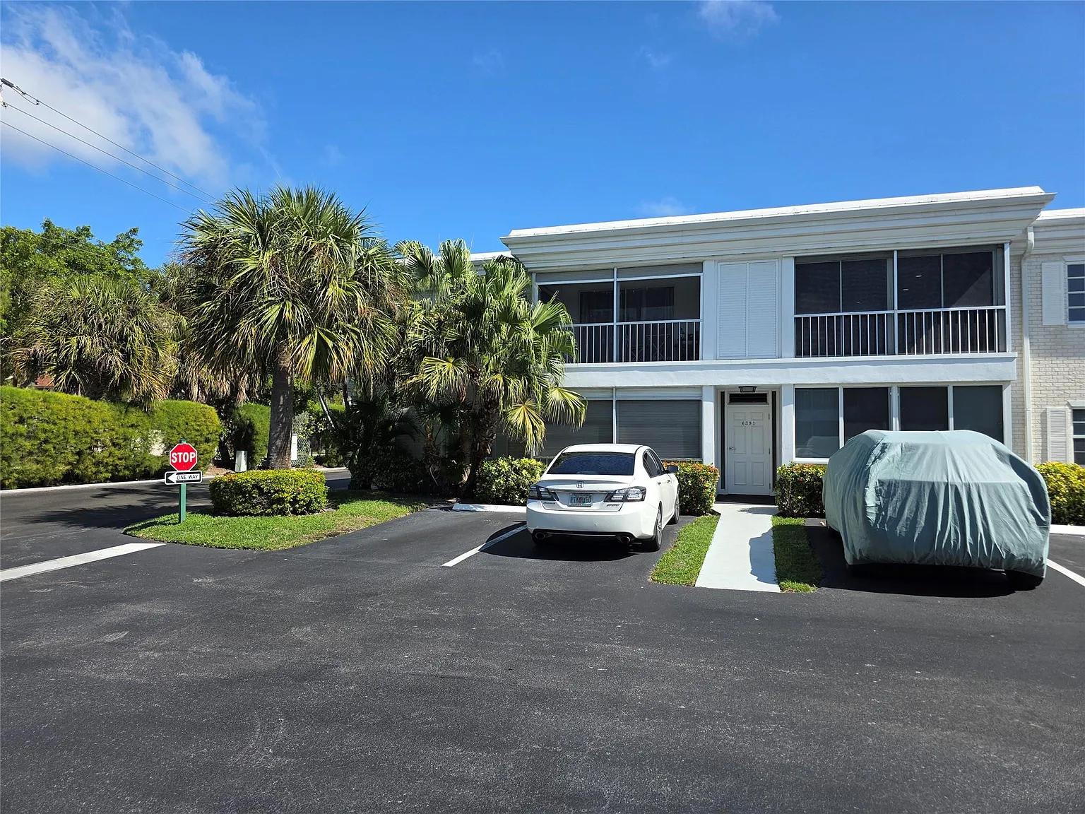 1 bed, 1.5 bath, 850 sqft, $1,950 — Photo 1