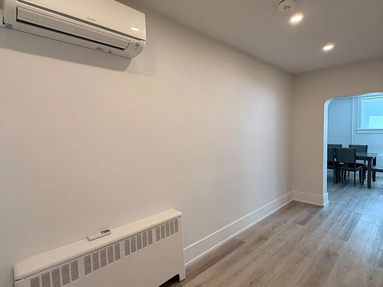 579 Tweedsmuir Ave #1 — Photo 12