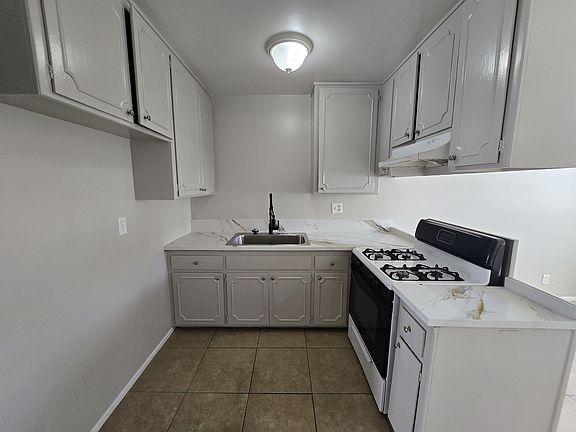 4th image of 888 N Palm Ave APT 2