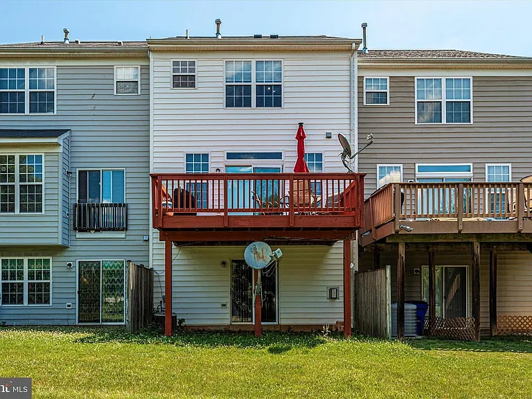 124 Cavenrock Ct — Photo 43