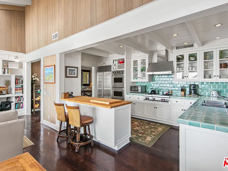 24542 Malibu Rd — Photo 3