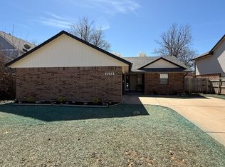 2128 NE 10th St, Moore, OK 73160