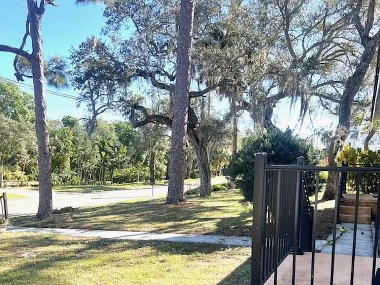 1868 Pineapple Ave — Photo 10