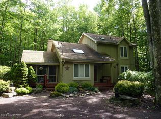 149 Crocketts Cres, Pocono Pines, PA