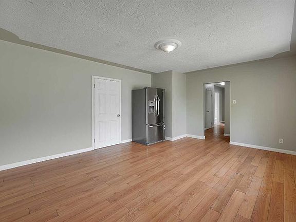 4th image of 1506 W 36th St SE