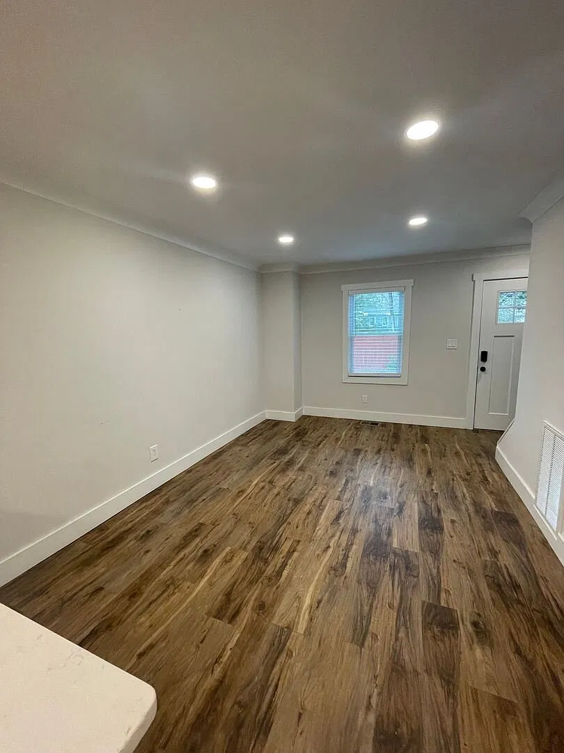Newly Renovated 2 bedroom 1 bath Townhomes in Downtown Greenville — Photo 4
