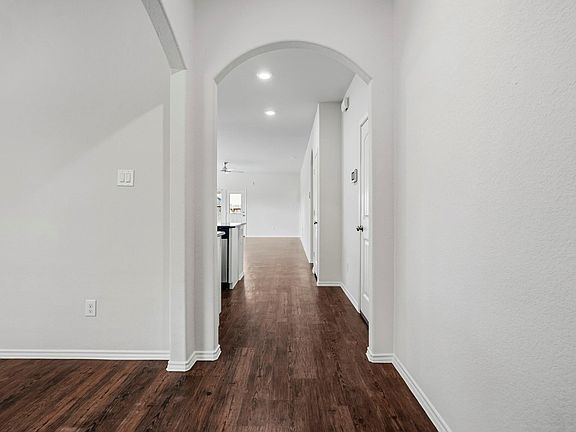 2nd image of 516 Fieldhaven Ct