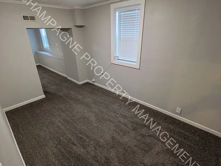 2523 Charlotte St — Photo 19