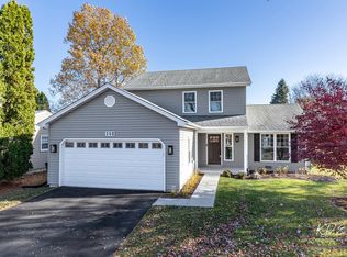 350 Pearson Cir, Naperville, IL 60563