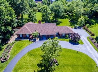 45 Meadowbrook Country Club Est, Ballwin, MO 63011