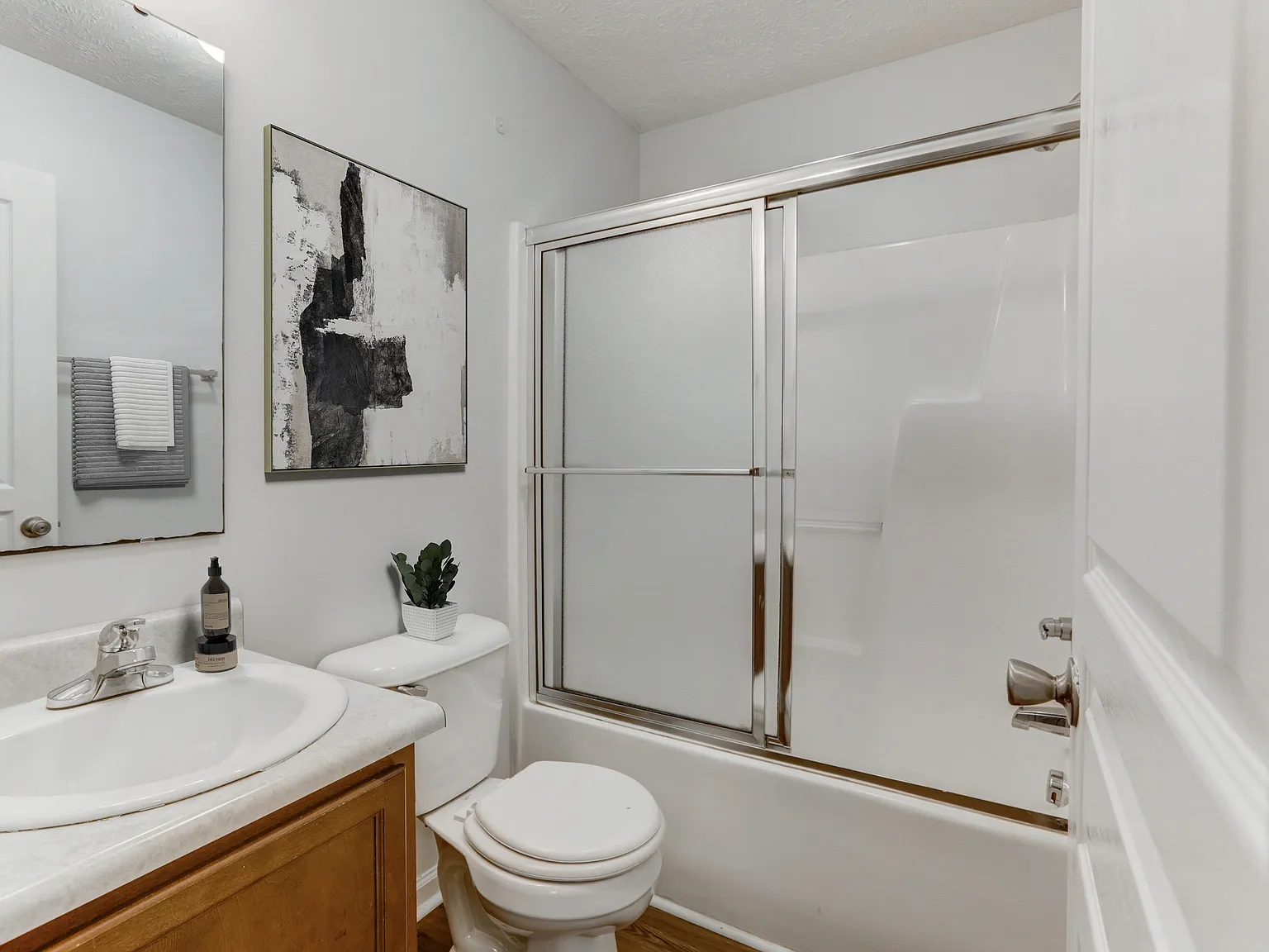 Rim Creek Apartments — Photo 4