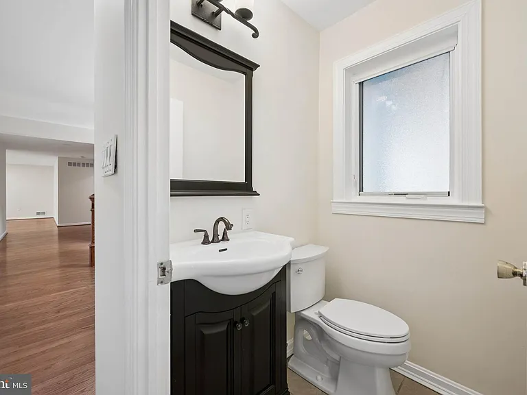 7016 Hopewood St — Photo 26