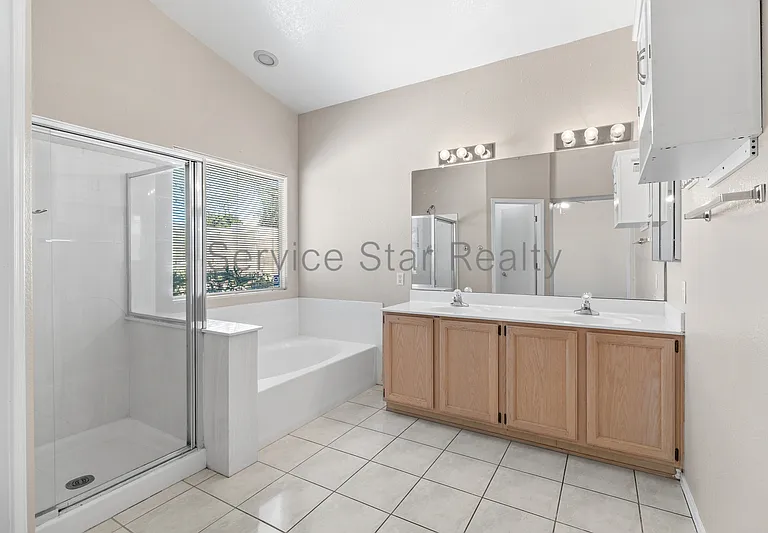 1318 E Saint John Rd — Photo 12