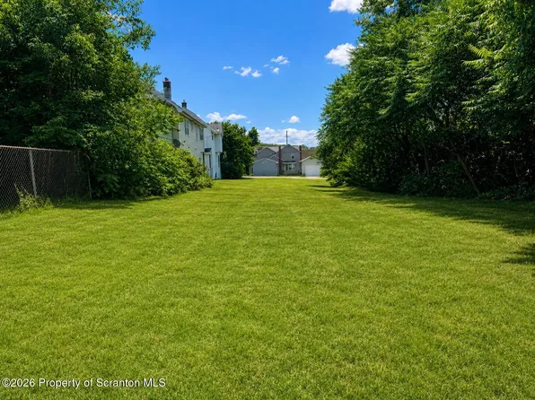 314 Dunlap Ct, Peckville, PA 18452