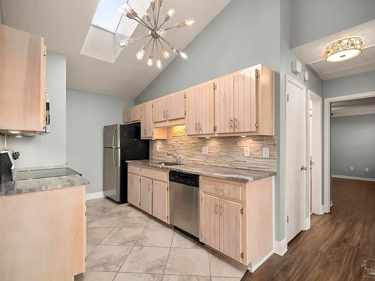 3510 Silvertree Ln — Photo 44